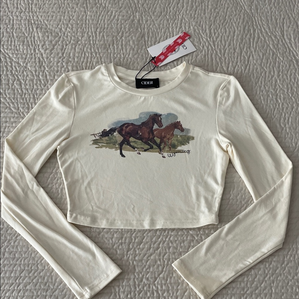 Cider Off-White Long Sleeve Crop Top with Horse Design